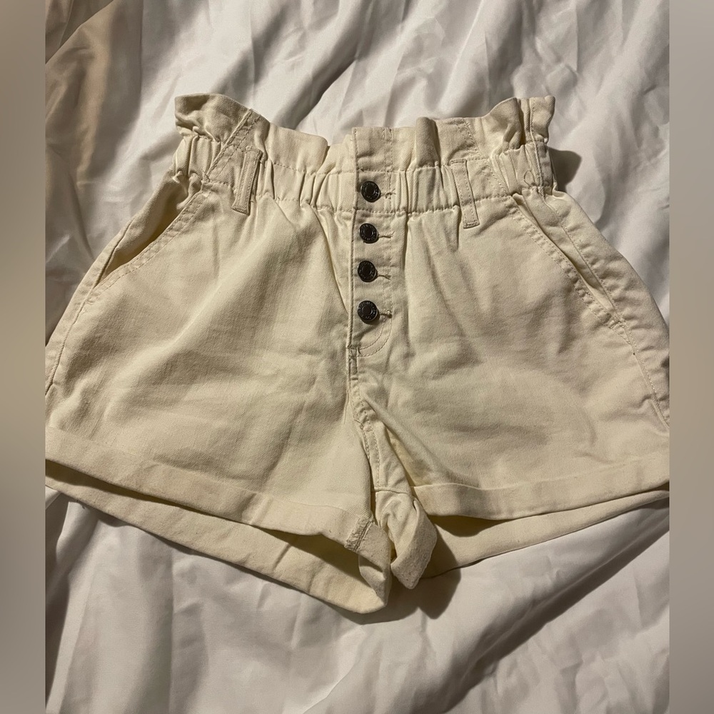 Women’s size 7 cream colored jean shorts